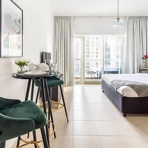 Frank Porter - Burj Al Noujoum Apartment